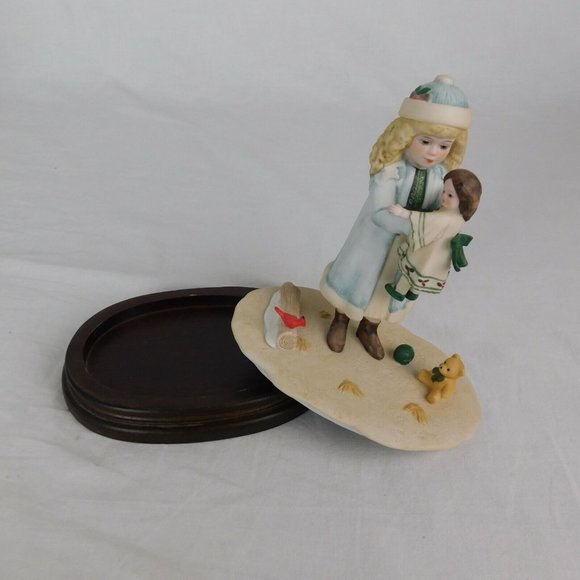 Jan Hagara Signature Collection Heirloom Tradition Holly 1984 H3026 Box Included - Picture 9 of 12